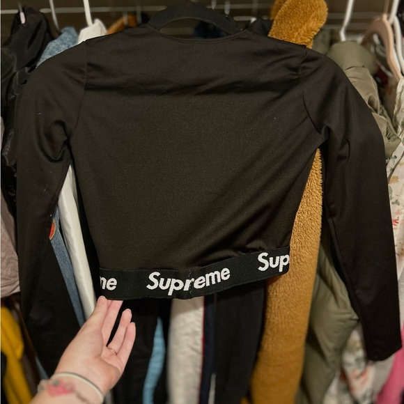 FRANKE COLLECTIVE reworked SUPREME black long sleeve crop top with Logo Band - Picture 2 of 2
